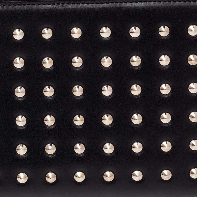 مملوكة مسبقًا  Saint Laurent Black Studded Leather Wallet