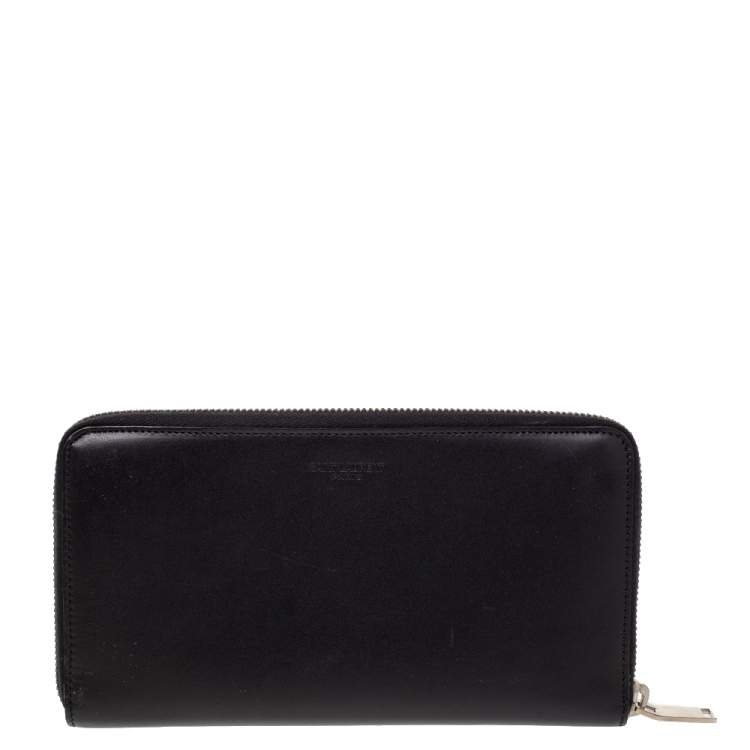 مملوكة مسبقًا  Saint Laurent Black Studded Leather Wallet