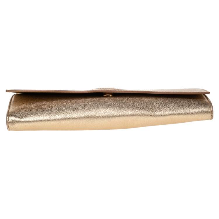 مملوكة مسبقًا Yves Saint Laurent Metallic Gold Leather Small Belle De Jour Flap Clutch