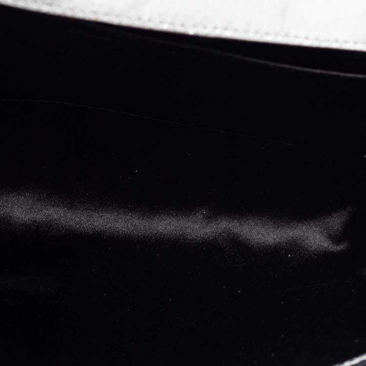 مملوكة مسبقًا Yves Saint Laurent Silver Glossy Leather Belle De Jour Flap Clutch