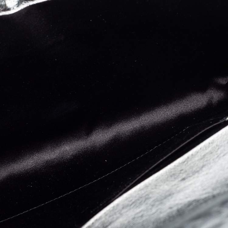 مملوكة مسبقًا Yves Saint Laurent Silver Glossy Leather Belle De Jour Flap Clutch