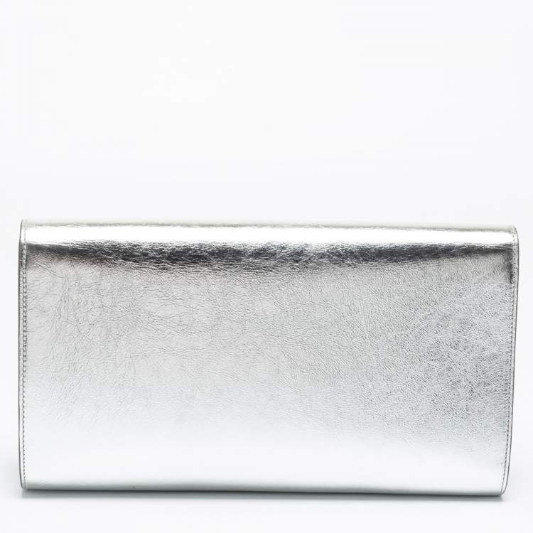 مملوكة مسبقًا Yves Saint Laurent Silver Glossy Leather Belle De Jour Flap Clutch