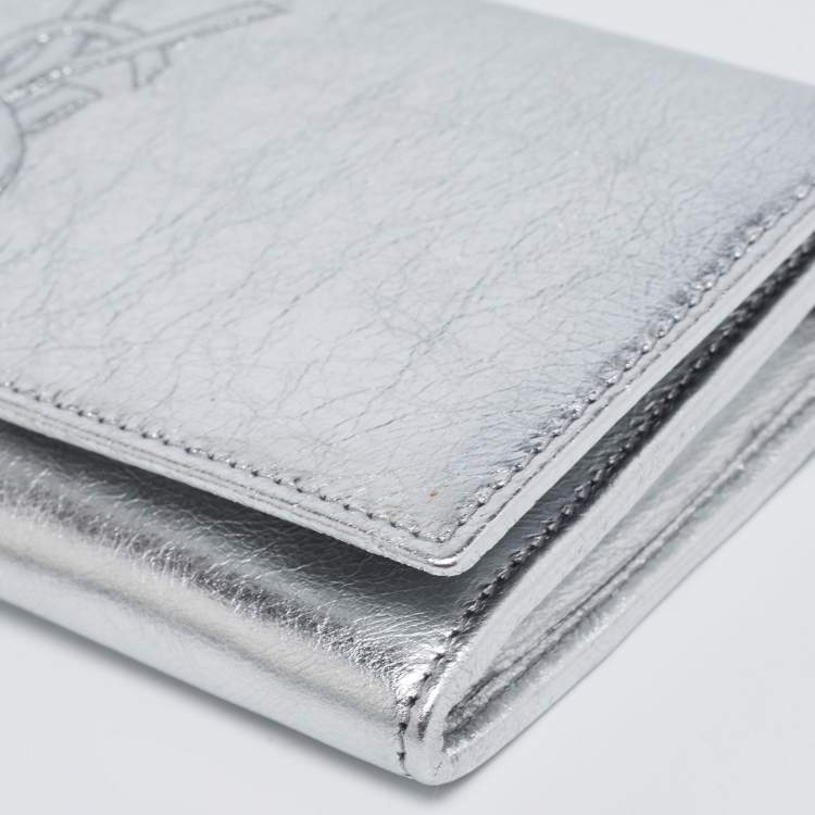 مملوكة مسبقًا Yves Saint Laurent Metalic Silver Leather Belle De Jour Continental Wallet