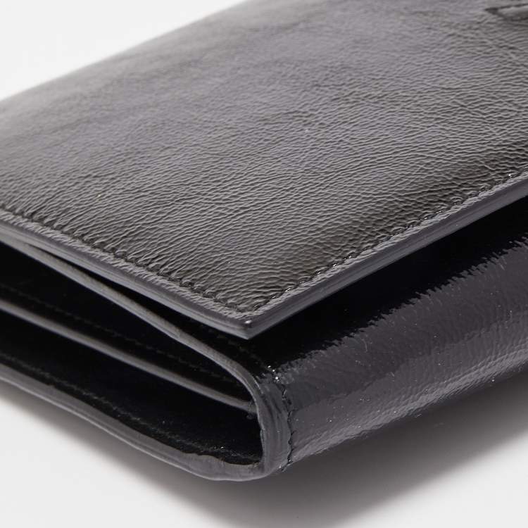 مملوكة مسبقًا Yves Saint Laurent Black Patent Leather Belle De Jour Wallet on Chain