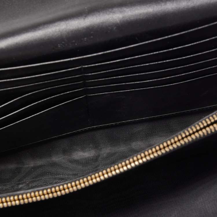 مملوكة مسبقًا Yves Saint Laurent Black Patent Leather Belle De Jour Wallet on Chain