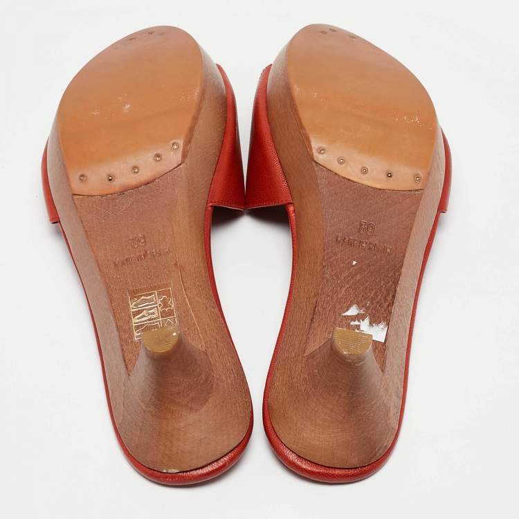 Pre Owned Yves Saint Laurent Red Leather Flower Applique Clogs Size 39