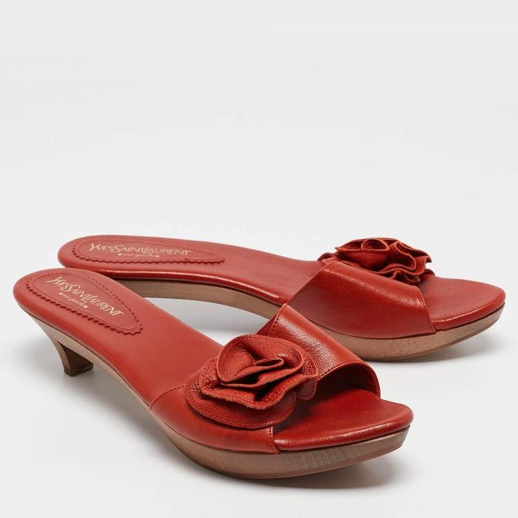 Pre Owned Yves Saint Laurent Red Leather Flower Applique Clogs Size 39