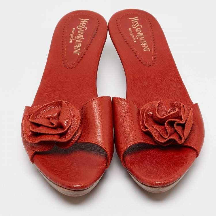 Pre Owned Yves Saint Laurent Red Leather Flower Applique Clogs Size 39