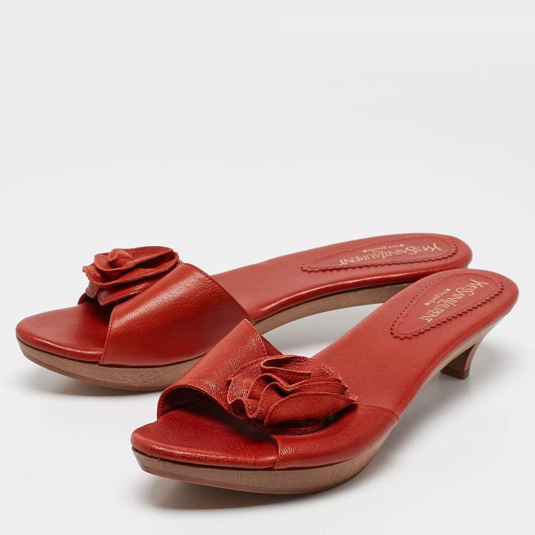 Pre Owned Yves Saint Laurent Red Leather Flower Applique Clogs Size 39