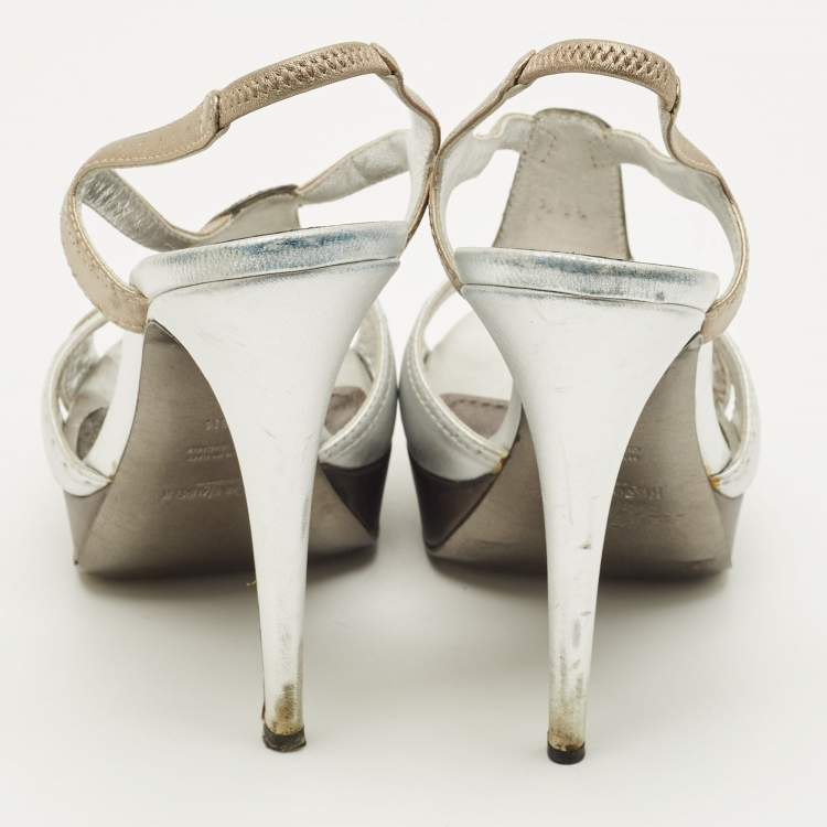 مملوكة مسبقًا Yves Saint Laurent Size 38.5 Silver Leather Ankle Strap Sandals