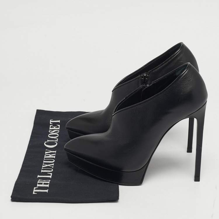 مملوكة مسبقًا Yves Saint Laurent Size 37 Black Platform Leather Booties