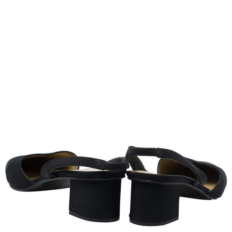مملوكة مسبقًا Yves Saint Laurent Black Satin Round Toe Slingback Sandals Size 40