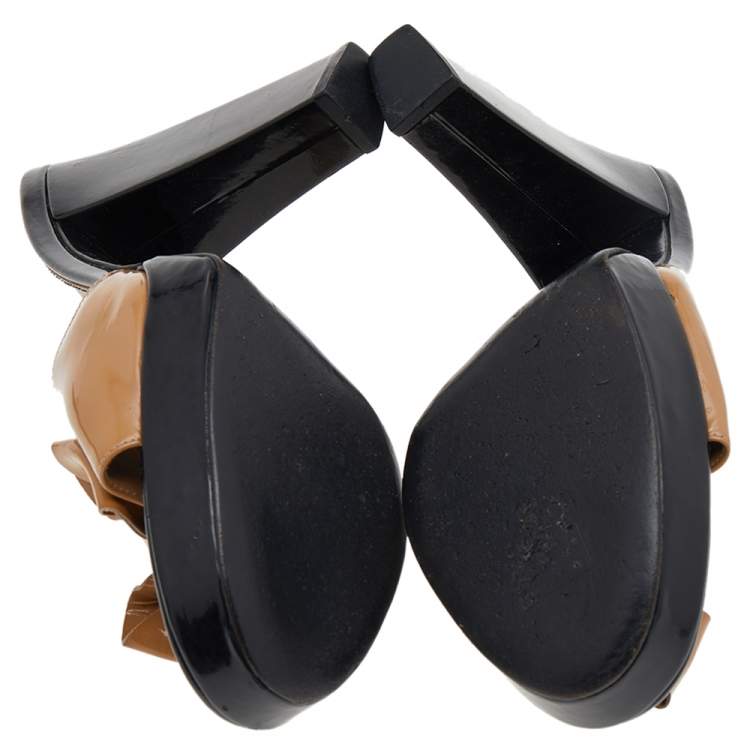 Pre Owned Yves Saint Laurent Beige Patent Leather Bow Sandals Size 39