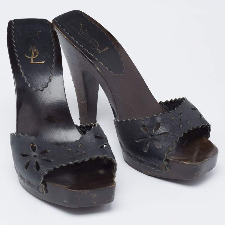 Pre Owned Yves Saint Laurent Black Cutout Leather  Slide Sandals Size 39