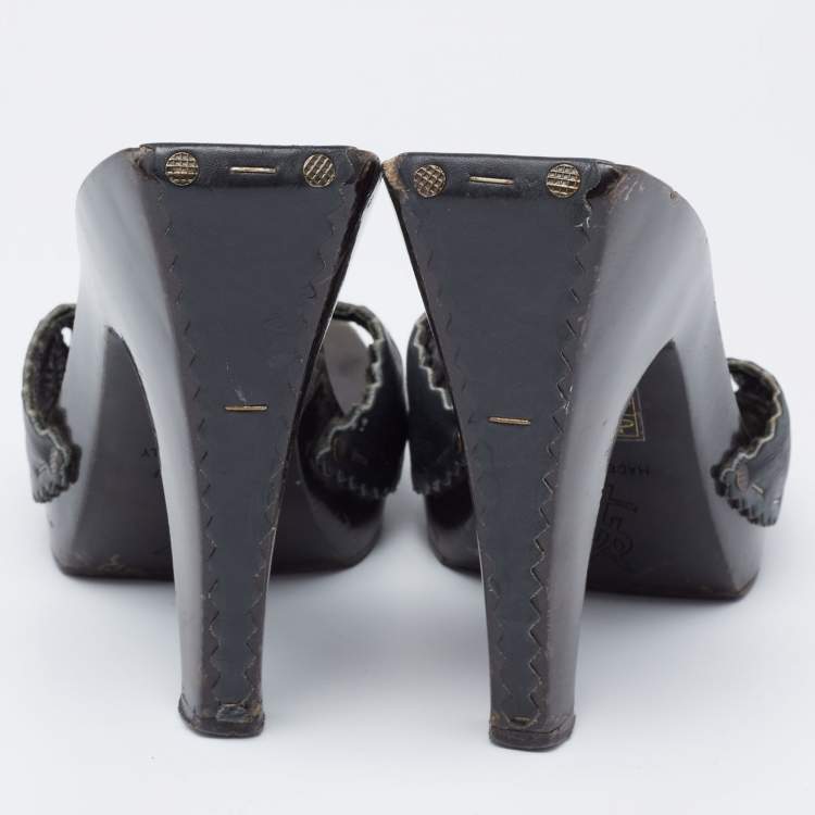 Pre Owned Yves Saint Laurent Black Cutout Leather  Slide Sandals Size 39