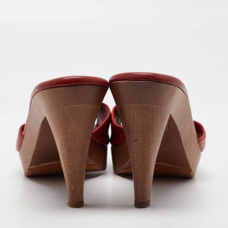 Pre Owned Yves Saint Laurent Dark Orange Leather Flower Applique Clogs Size 39