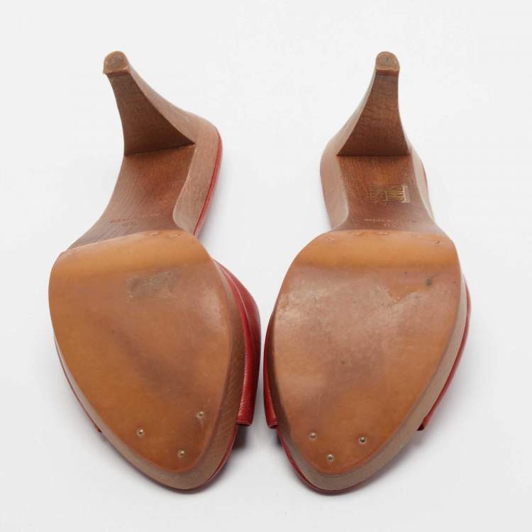 Pre Owned Yves Saint Laurent Dark Orange Leather Flower Applique Clogs Size 39