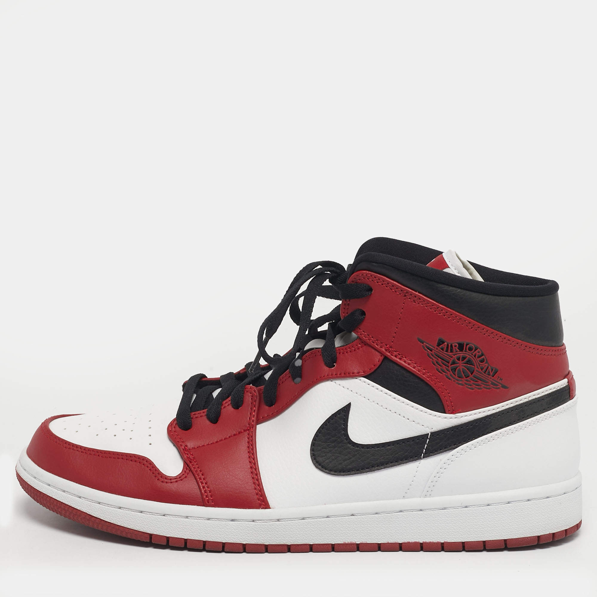 مملوكة مسبقًا حذاء رياضي اير جوردانز جلد أسود/رمادي جوردان 1 ميد شادو أحمر مقاس 45