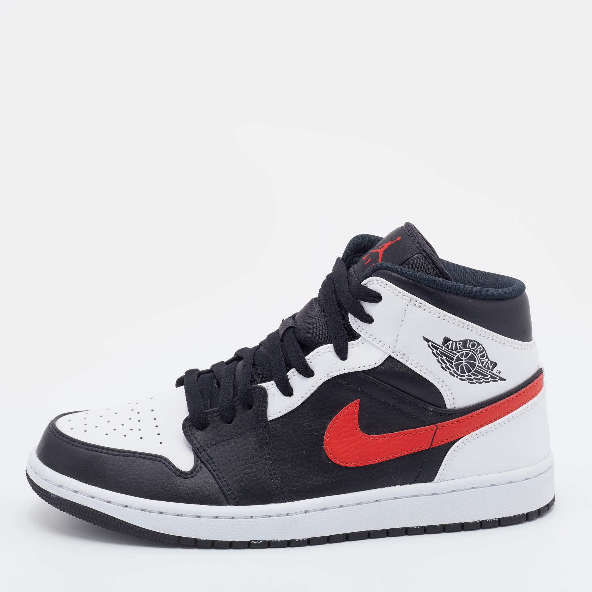 Air Jordan Black/White Leather Jordan 1 Retro High Top Sneakers Size 43