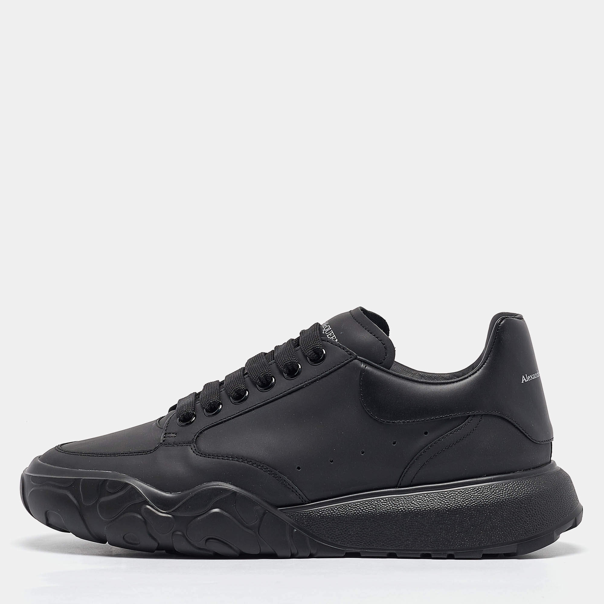 مملوكة مسبقًا Alexander McQueen Black Leather Oversized Runner Lace Up Sneakers Size 43