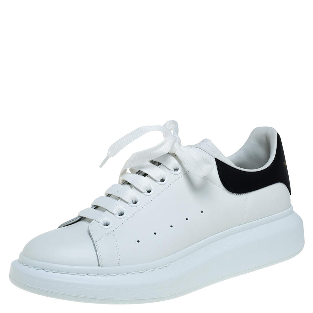 مملوكة مسبقًا Alexander McQueen White Leather Larry Low Top Sneakers Size 42