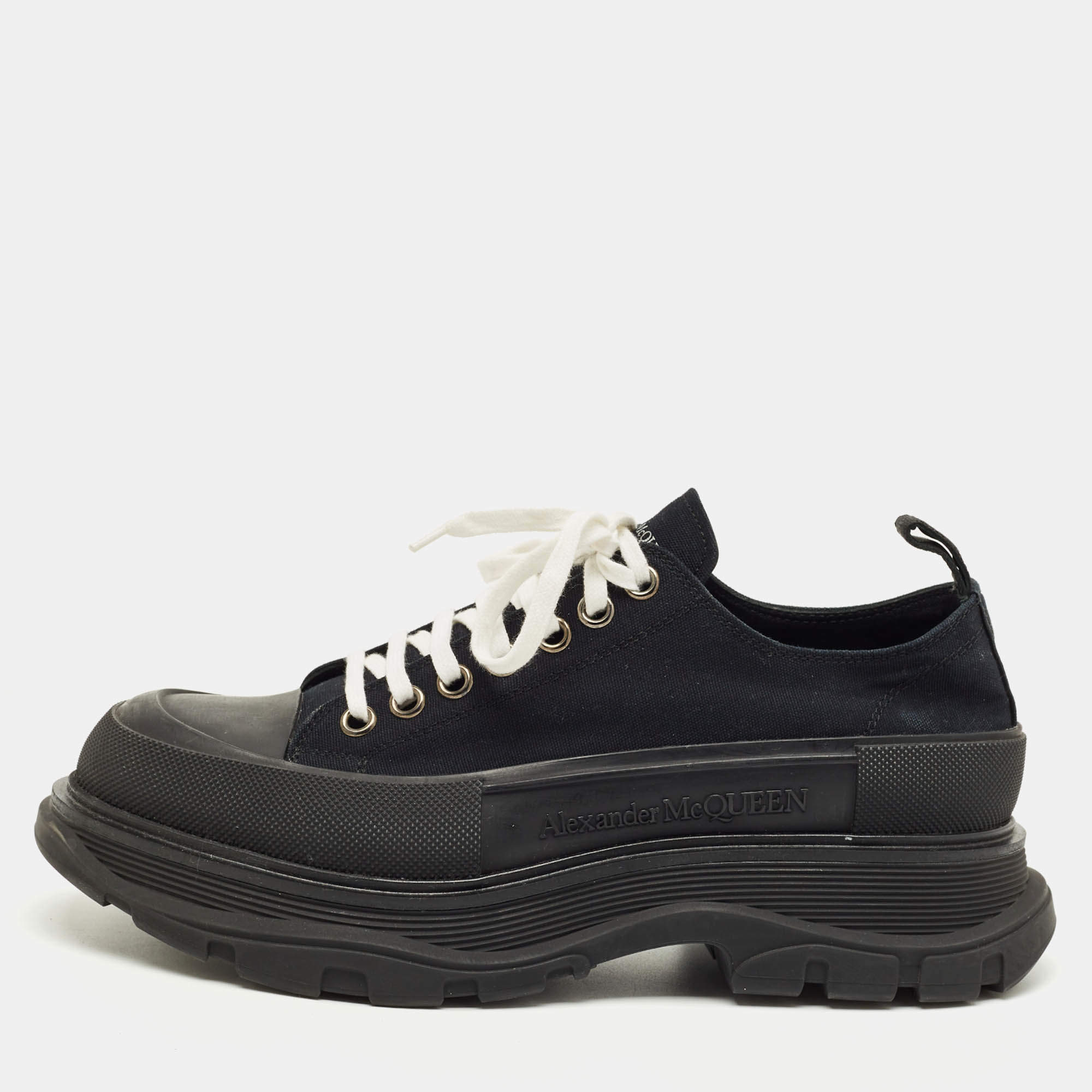 Pre Owned حذاء رياضي ألكساندر ماكوين عنق منخفض تريد مطاط وجلد أبيض /أسود مقاس 42