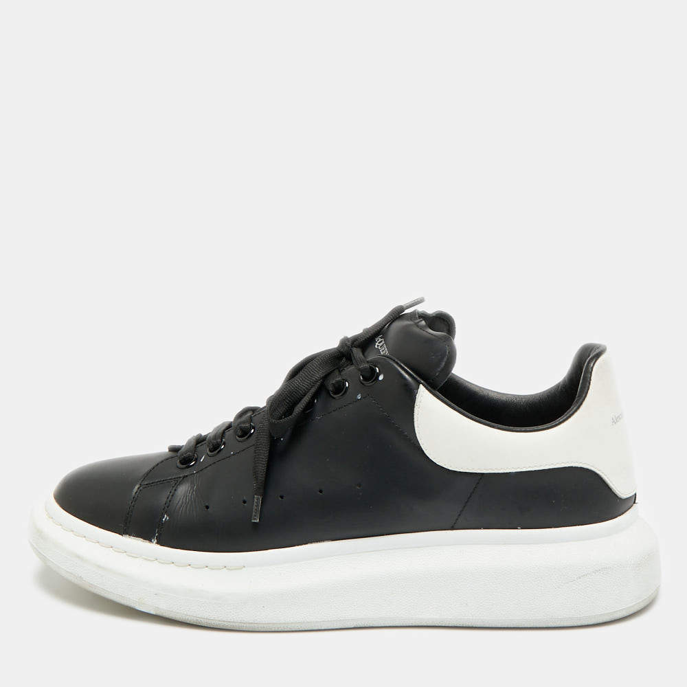 مملوكة مسبقًا Alexander McQueen Oversized Runner Size 46 Black/White Leather Lace Up Sneakers