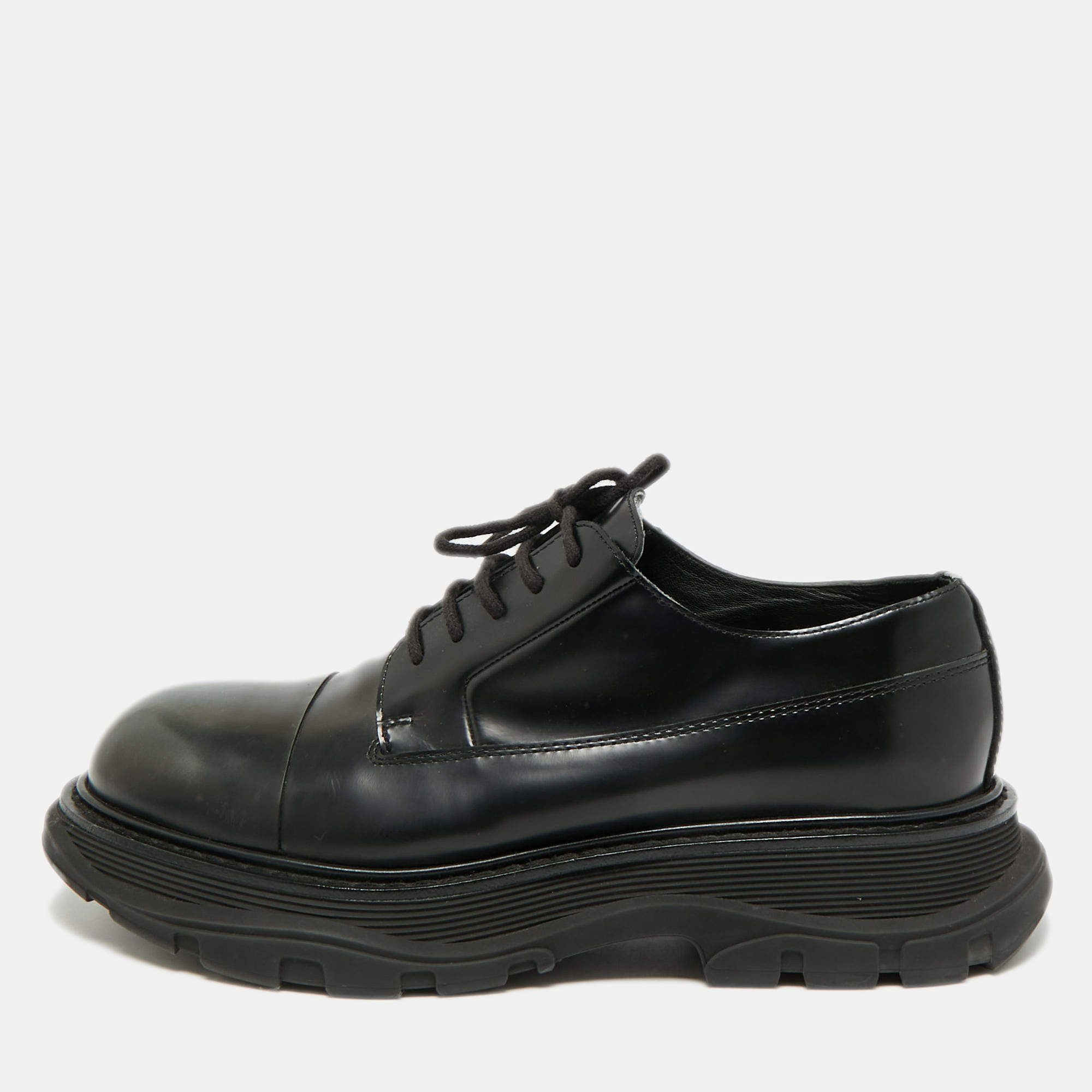 مملوكة مسبقًا Alexander McQueen Tread Size 43 Black Leather Derby