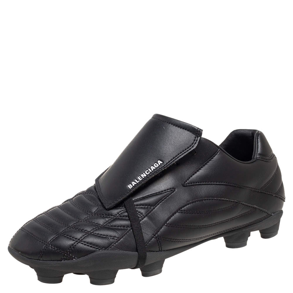 Pre Owned حذاء رياضي كرة قدم بالنسياغا جلد أسود مطبوع شعار الماركة مقاس 43
