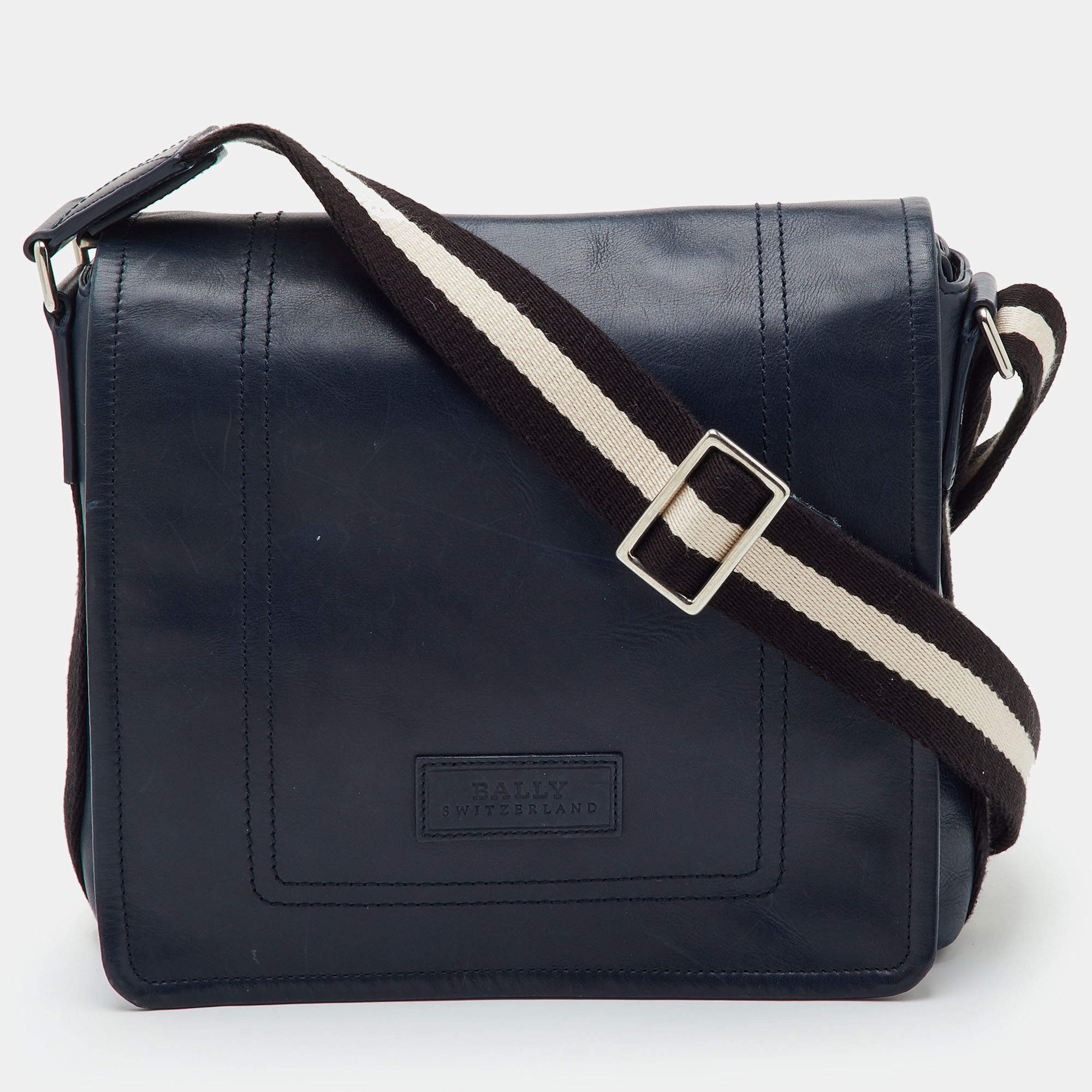 مملوكة مسبقًا Bally Navy Blue Leather Flap Messenger Bag