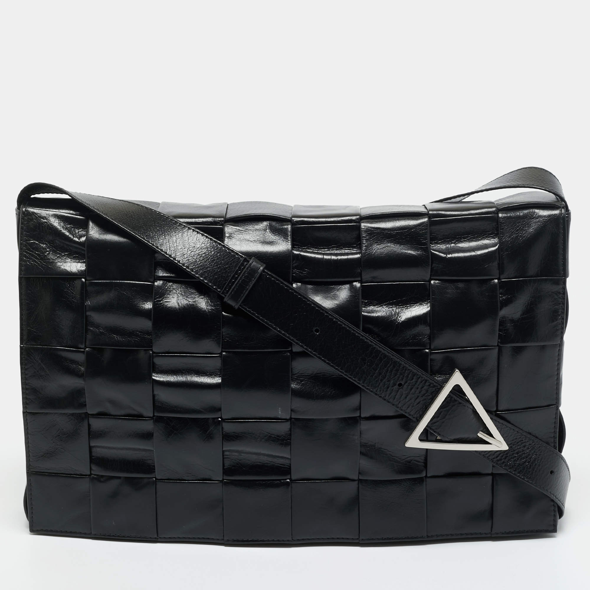 Pre Owned Bottega Veneta Black Maxi Intrecciato Leather Cassette Shoulder Bag