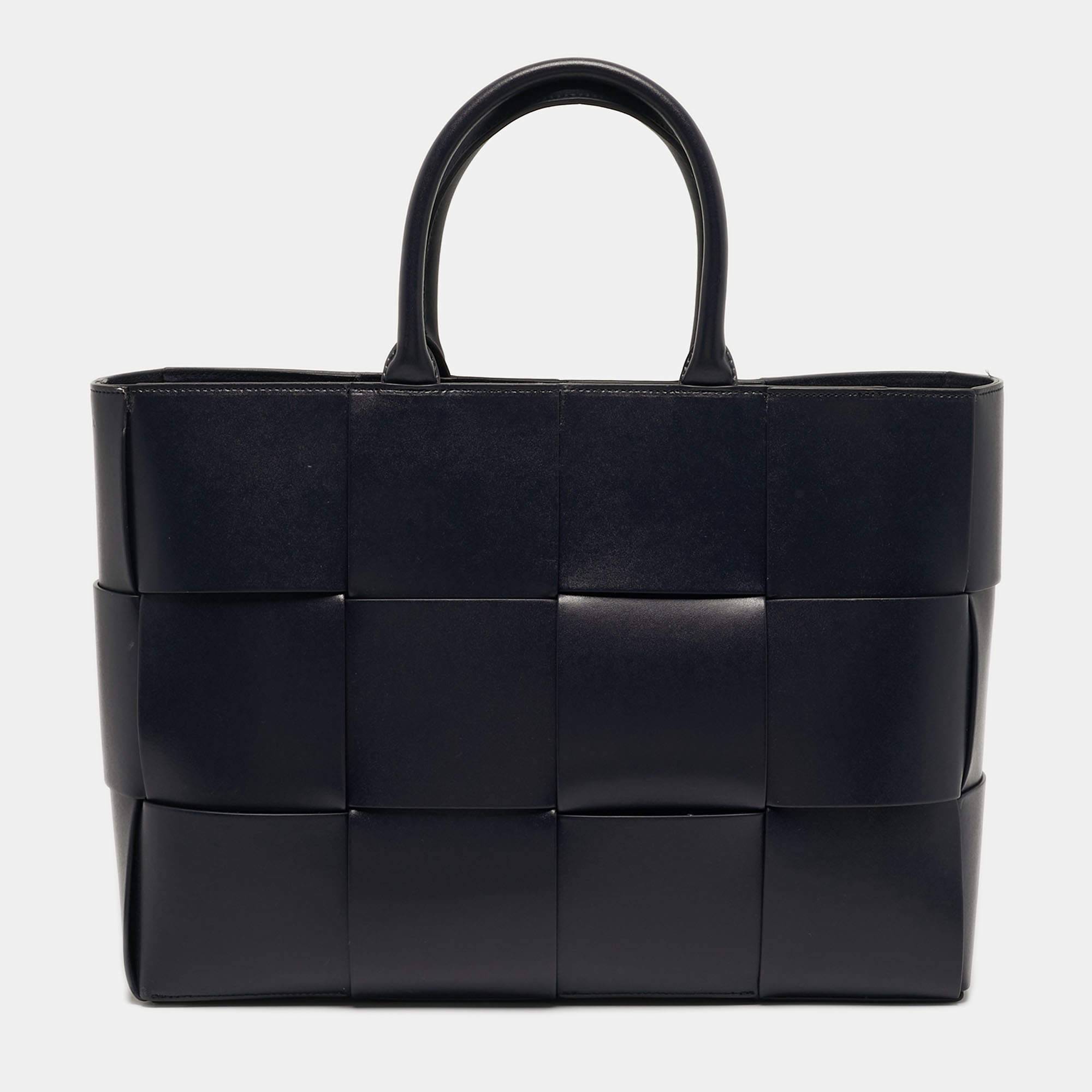 مملوكة مسبقًا حقيبة بوتيغا فينيتا جلد انتريتشو متوسط القوس