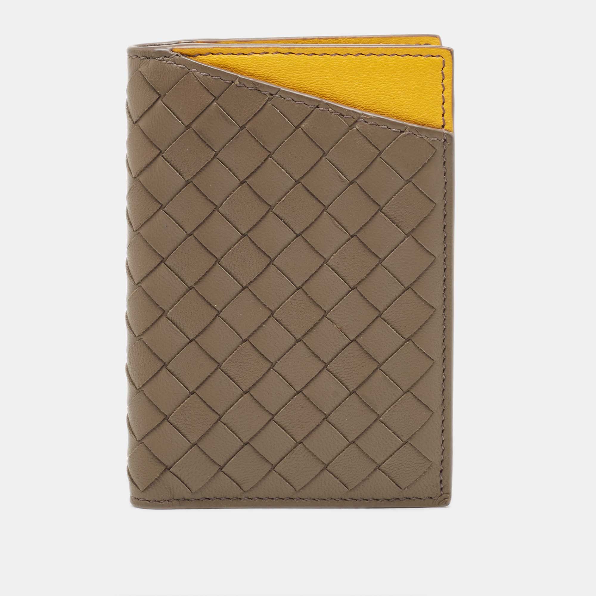 مملوكة مسبقًا Bottega Veneta Brown/Yellow Intrecciato Leather Bifold Card Case