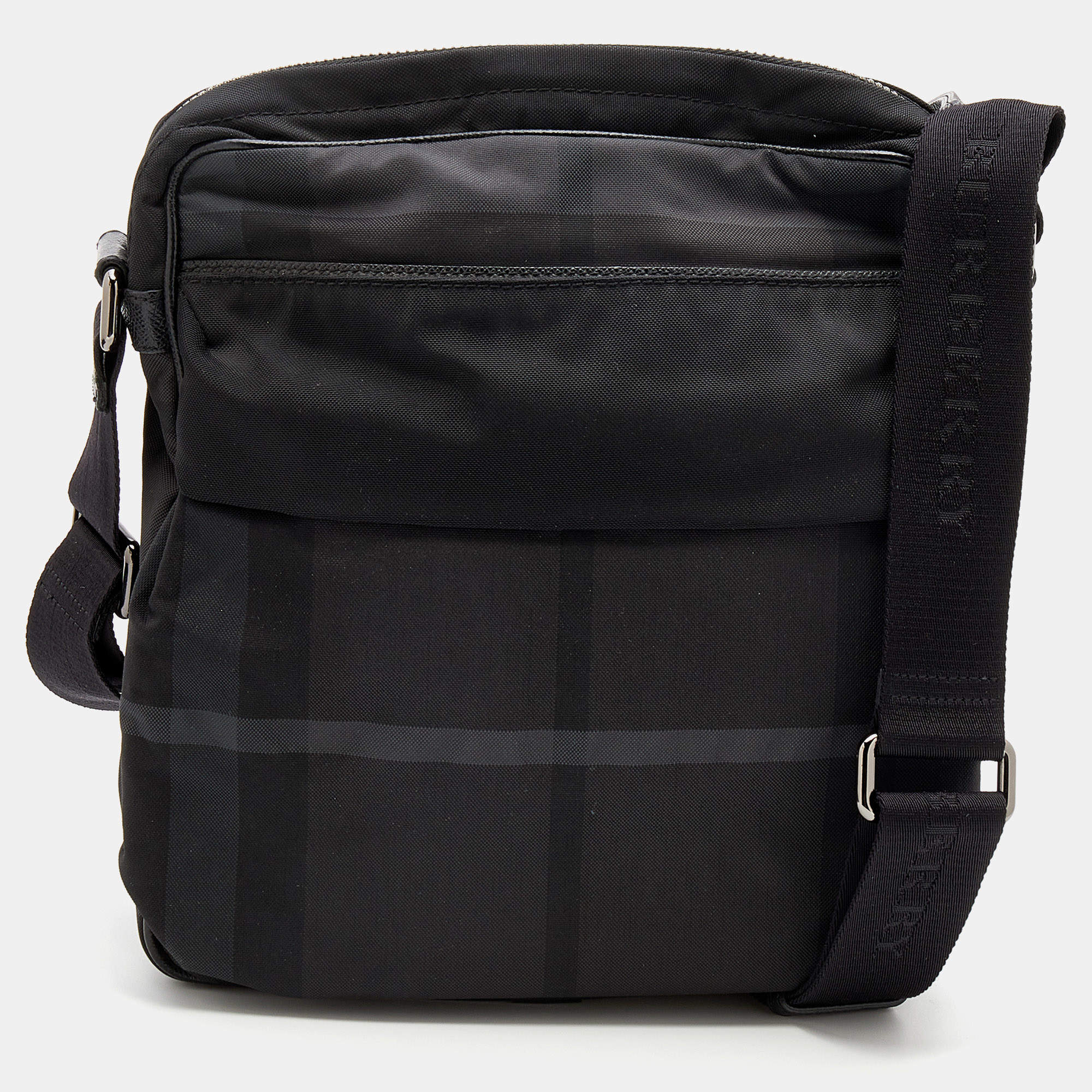 Pre Owned Burberry Black Smoke Check Nylon Messenger Bag