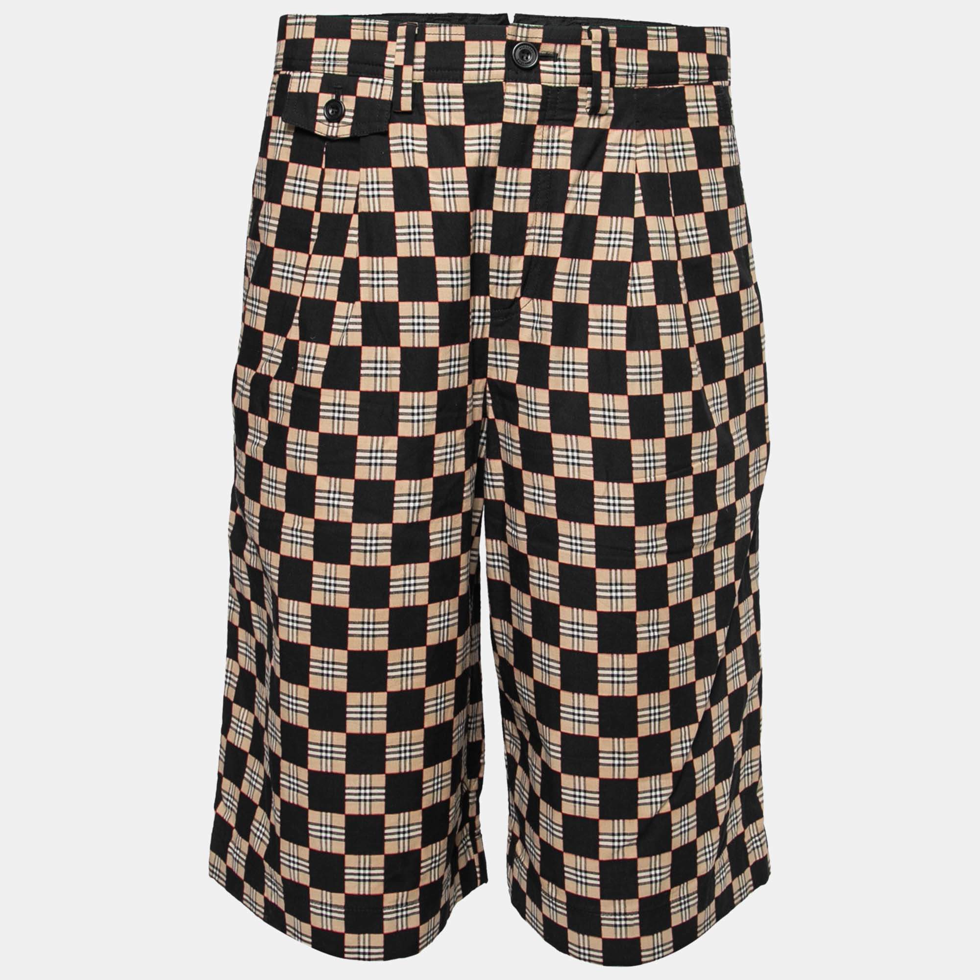 Pre Owned شورت بربري جاكار كاروهات بيج وأسود مفصل مقاس كبير (لارج) 