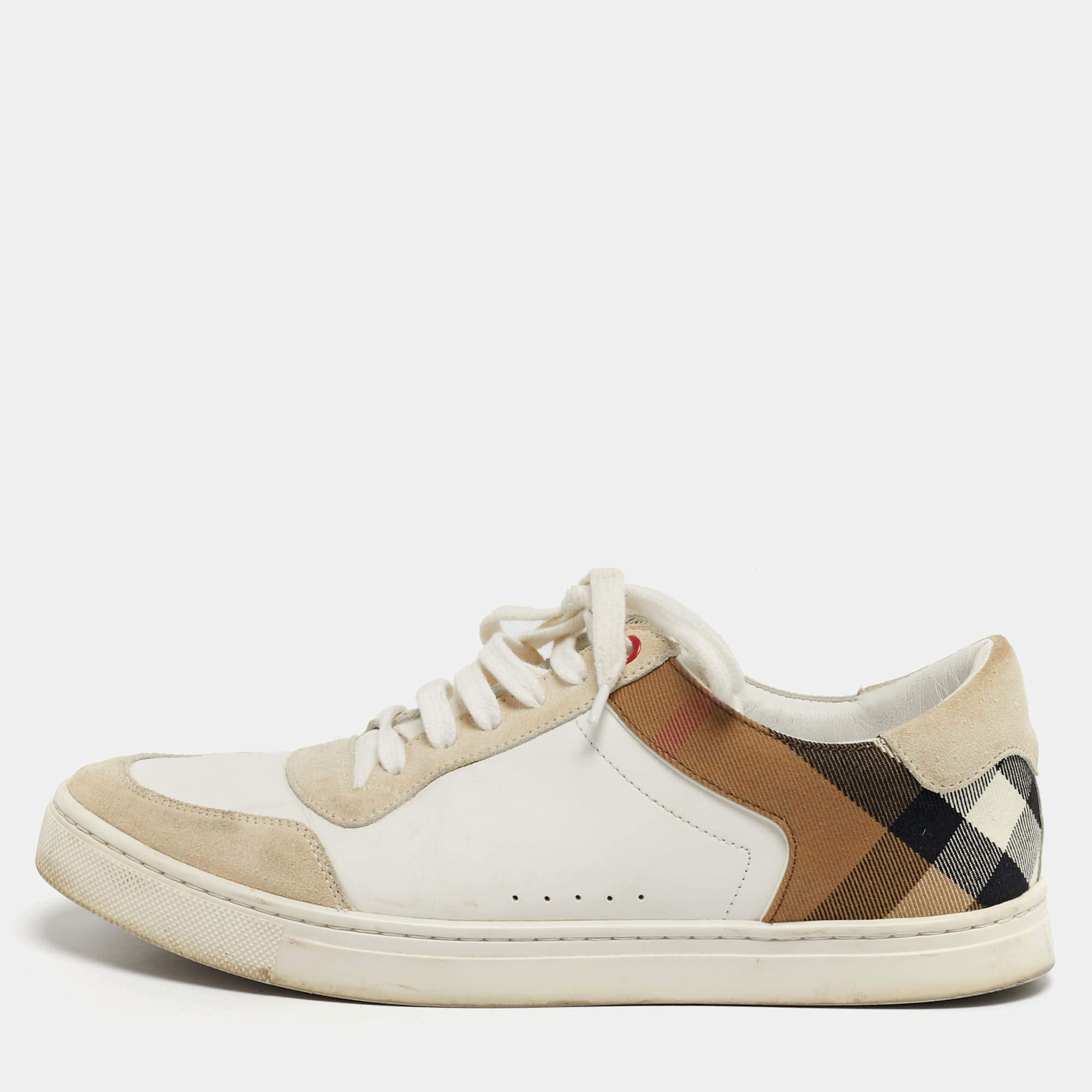 مملوكة مسبقًا حذاء رياضي بربري كانفاس كارو أبيض/رمادي وجلد برباط مقاس 42