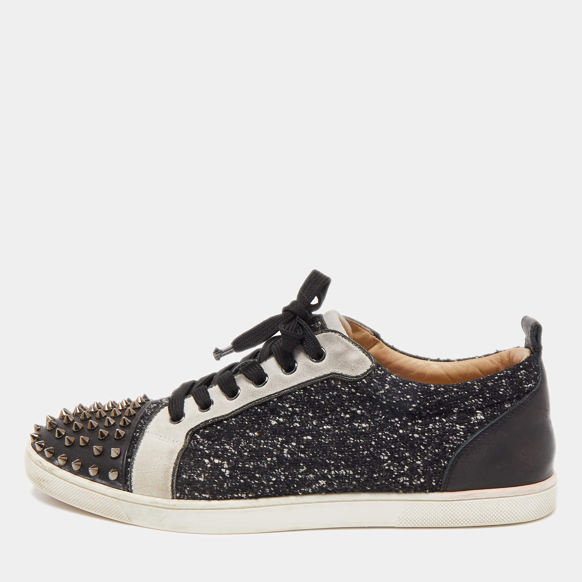 مملوكة مسبقًا Christian Louboutin Tricolor Leather and Fabric Louis Junior Spikes Low Top Sneakers Size 43.5