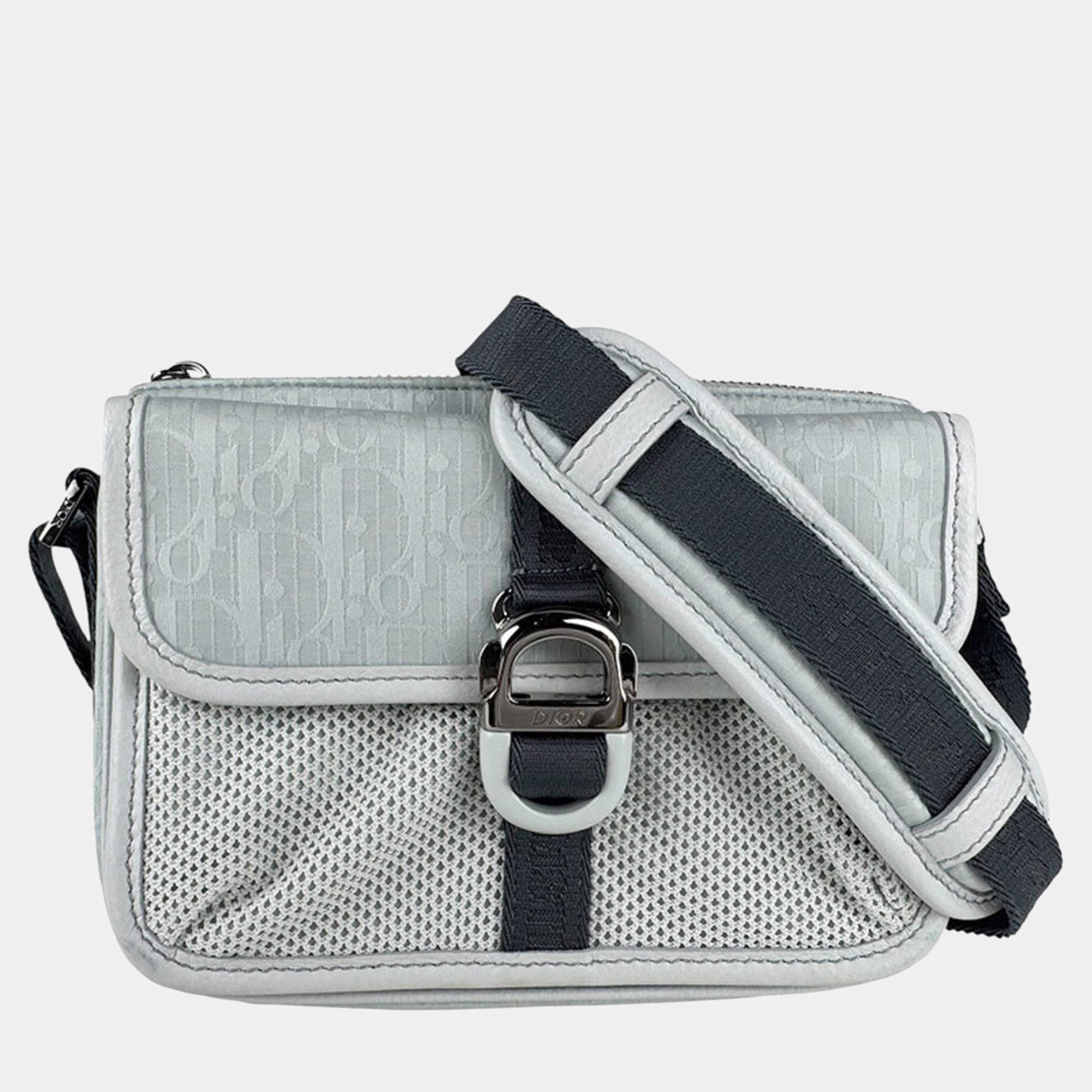 مملوكة مسبقًا Christian Dior Dior Shoulder Bag In Satin And Canvas Light Blue Gray