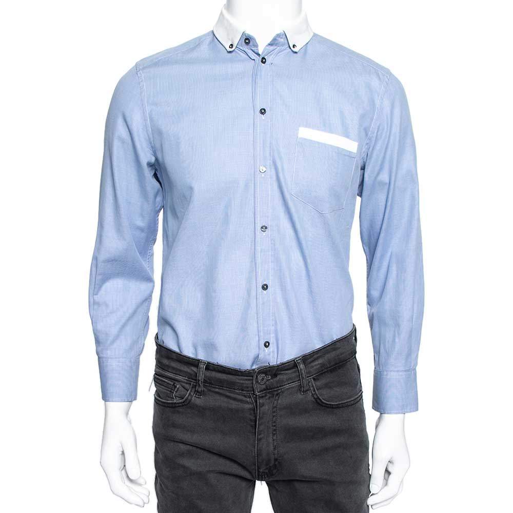 مملوكة مسبقًا قميص دولتشي أند غابانا قطن أزرق وحافة تريكو مضلع أزرار أمامية بطاقة ذهبية مقاس متوسط (ميديوم)