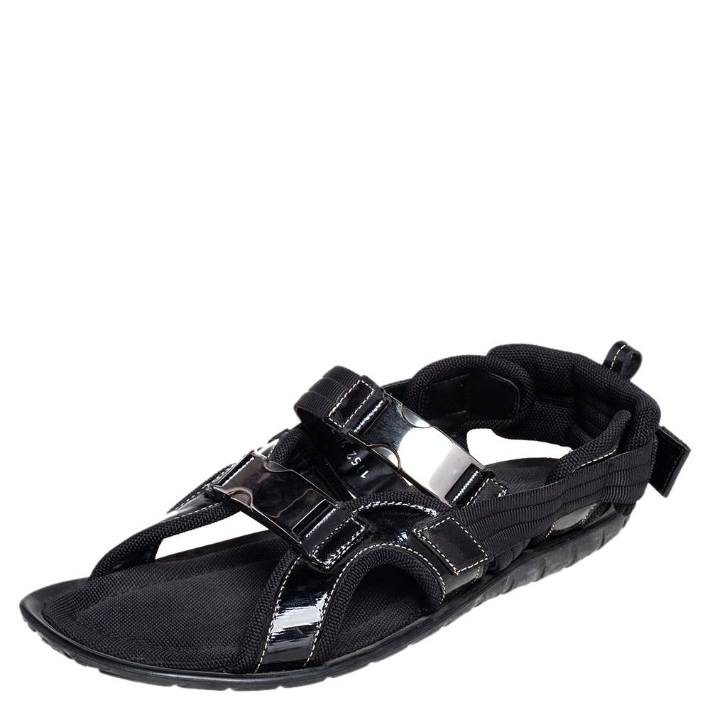 مملوكة مسبقًا صندل دولتشي أند غابانا قماش وجلد لامع أسود سير فيلكرو مقاس 41