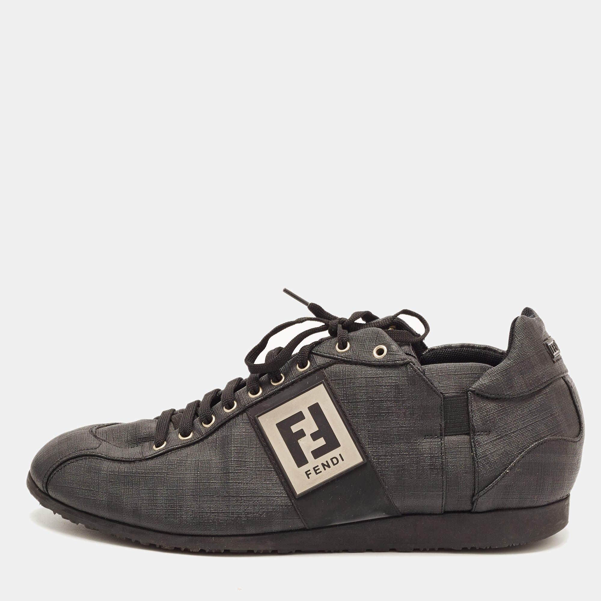 مملوكة مسبقًا Fendi Black Coated Canvas F Logo Low Top Sneakers Size 42