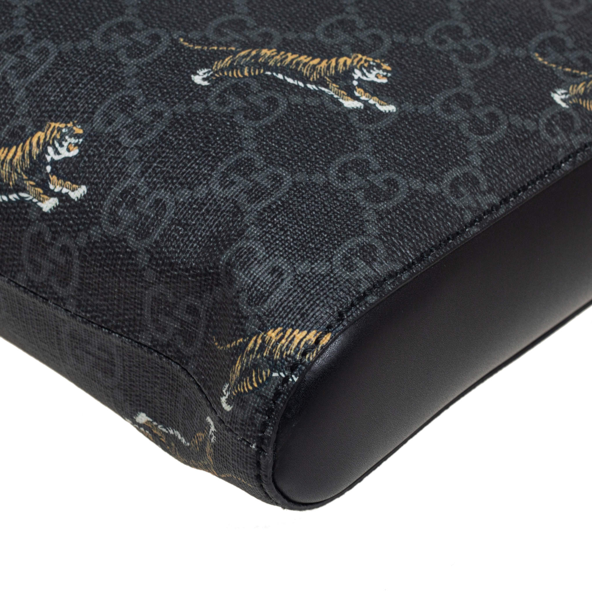 Gucci Tiger-print Gg Supreme Messenger Bag In B.eb. Mul/brown Sug.