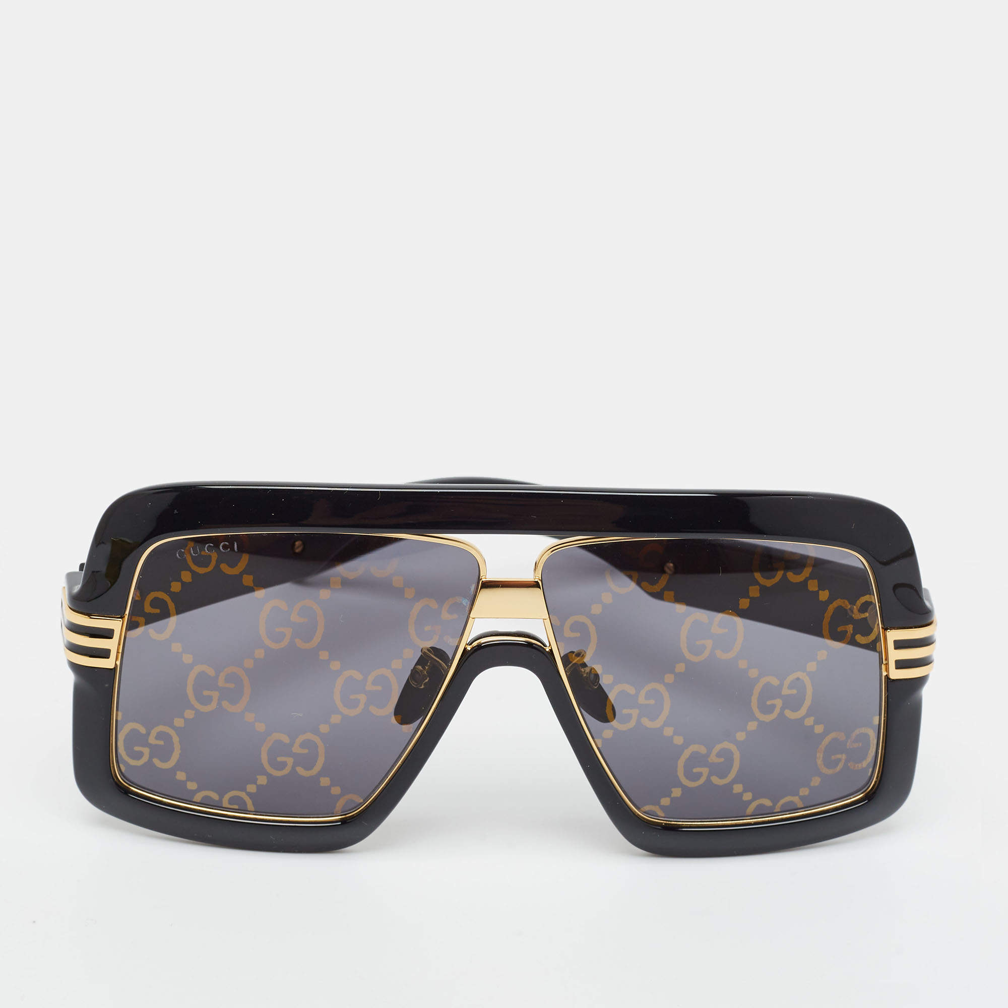 مملوكة مسبقًا Gucci Black/Gold Tone Monogram Lens GG0900S Shield Sunglasses