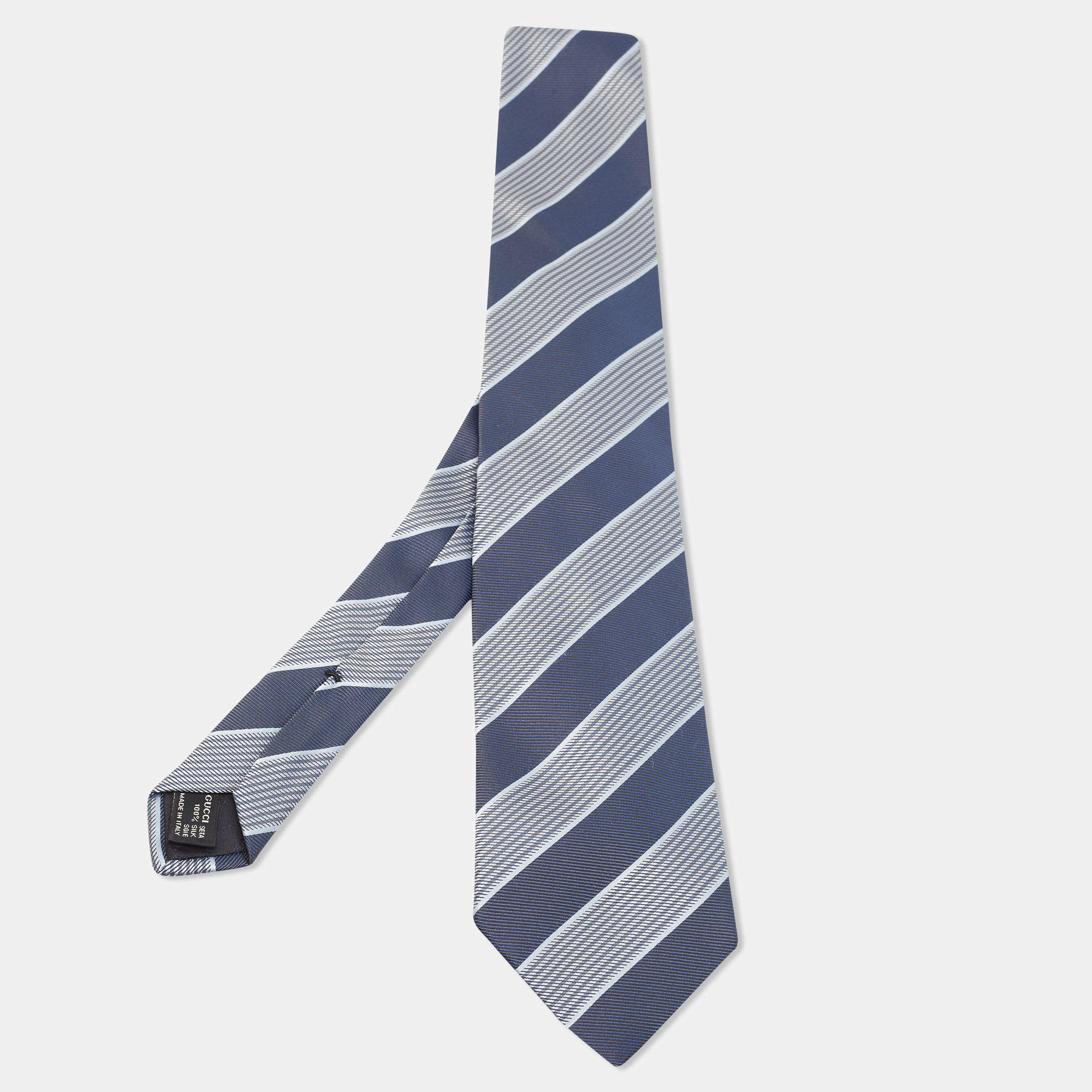 Pre Owned Gucci Navy Blue Diagonal Striped Silk Traditional Tie