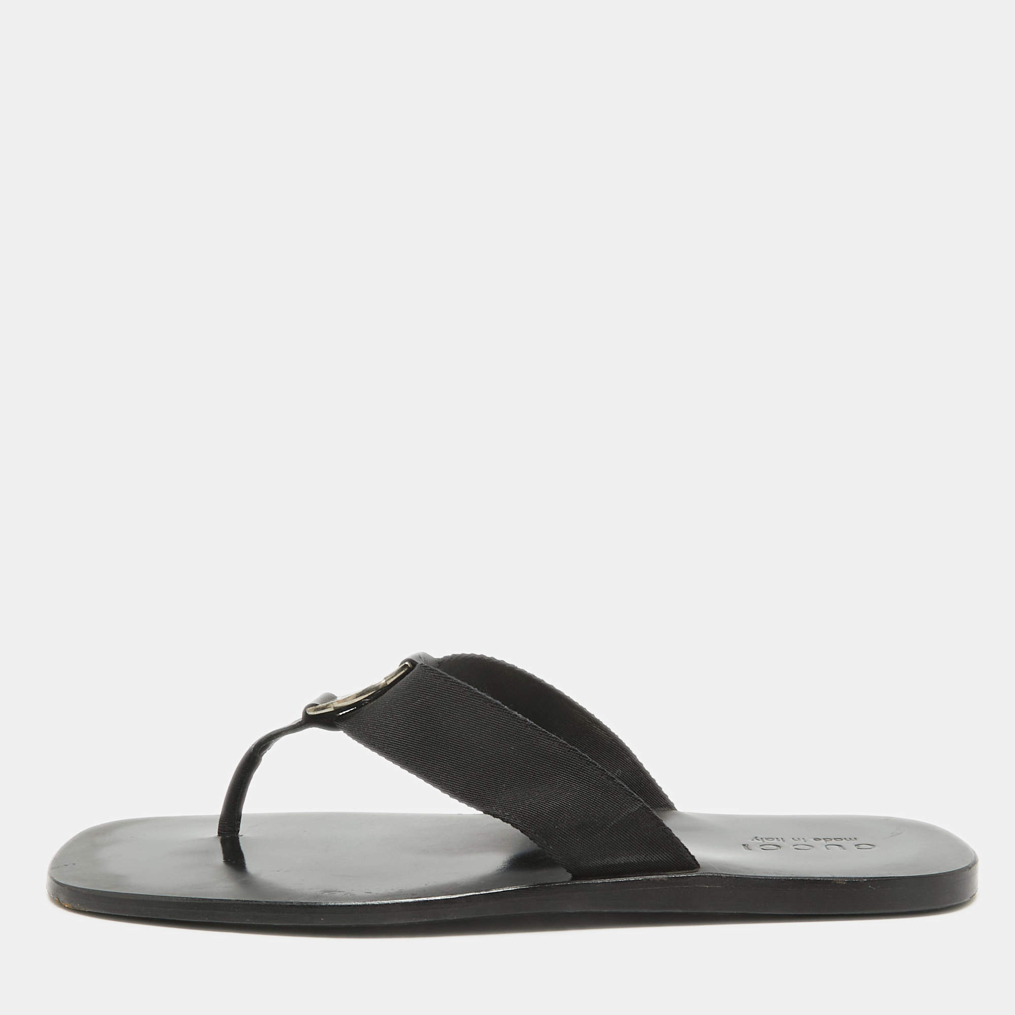 Gucci black thong sandals online