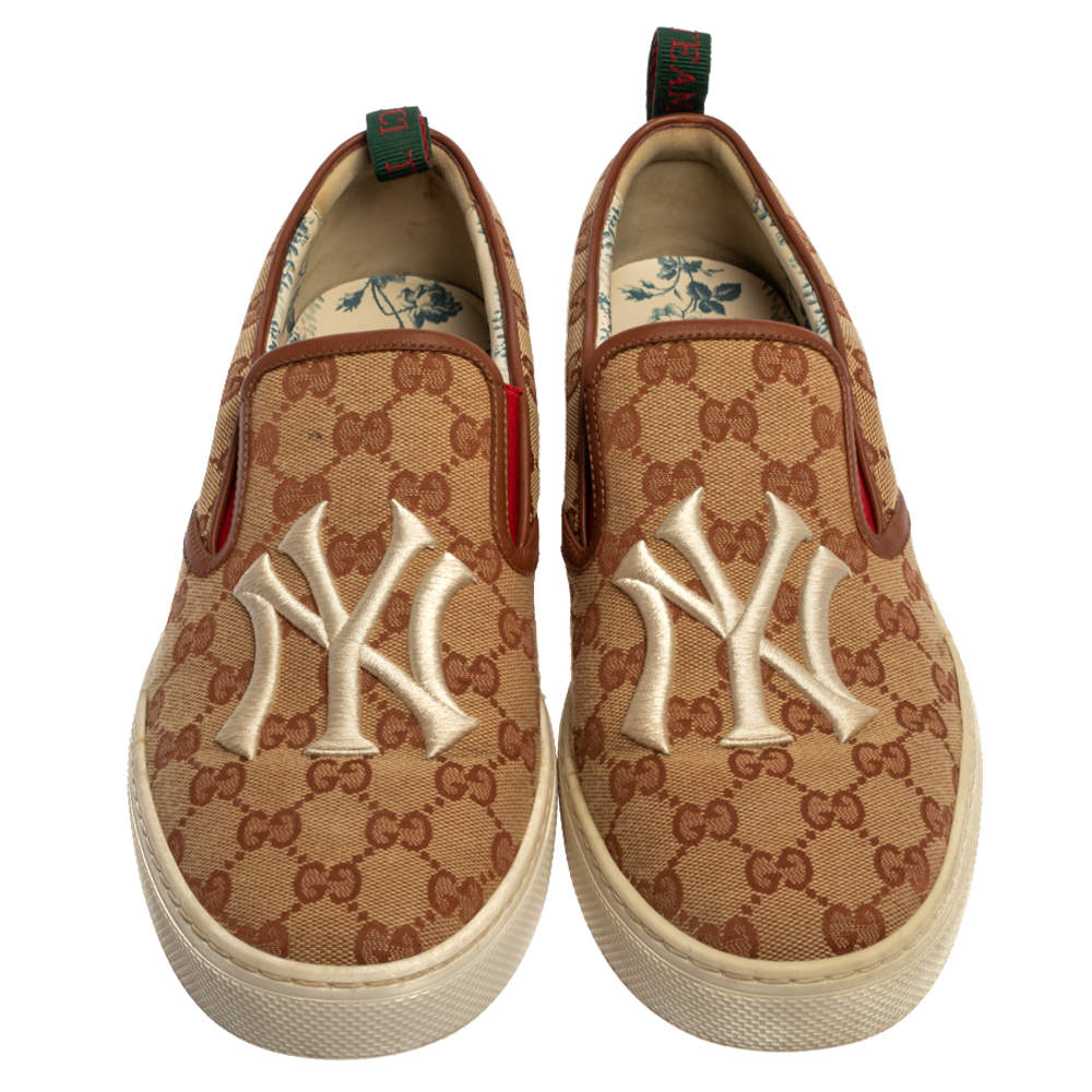 Gucci Men's Beige GG Canvas NY Yankees Patch Slip On Sneakers – COUTUREPOINT