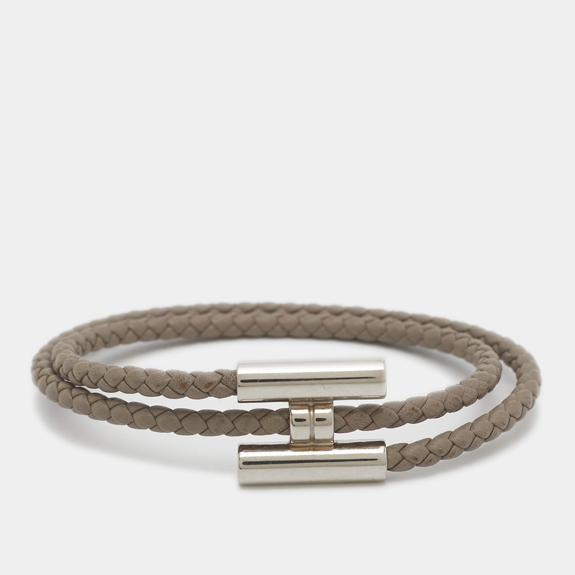 مملوكة مسبقًا Hermès Tournis Tresse Grey Leather Palladium Plated Bracelet