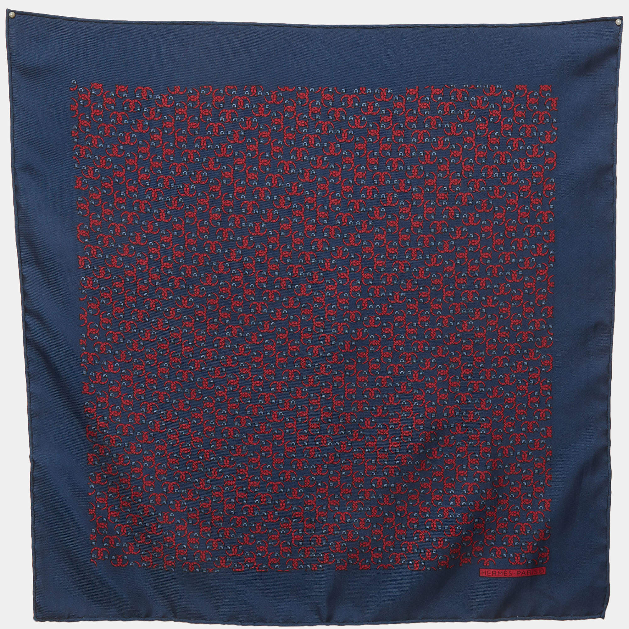 مملوكة مسبقًا Hermès Navy Horseshoe Print Silk Pocket Square