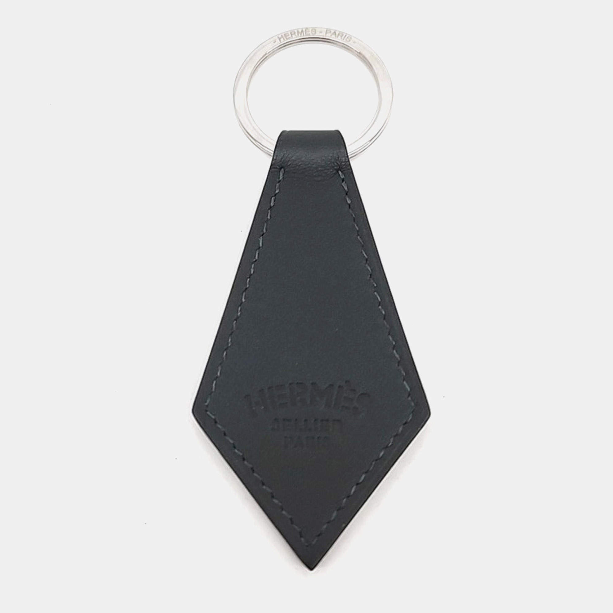 مملوكة مسبقًا Hermes Leather Tab Keyring
