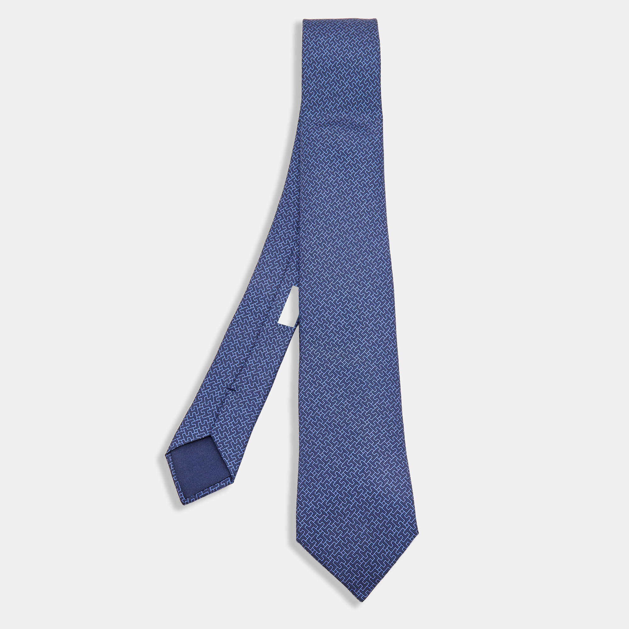 Pre Owned Hermès Navy Blue Labyrinth H Printed Silk Slim  Tie